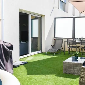 Superbe Avec Terrasse, Piscine & Parking Prive A Appartement